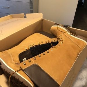 Women timberlands boots size 9